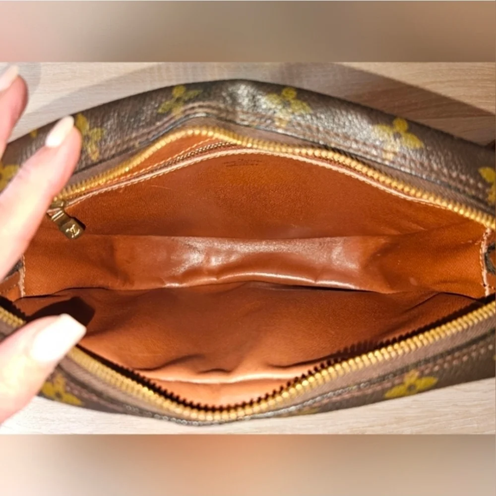 Authentic LOUIS VUITTON Jeune Fille GM Monogram Crossbody Shoulder Bag - Picture 9 of 13